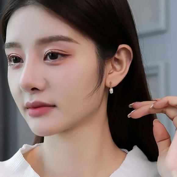 925 Sterling Silver Dainty Gold Pearl Huggie Earrings Small Hoop Pearl Studs - Picture 2 of 4